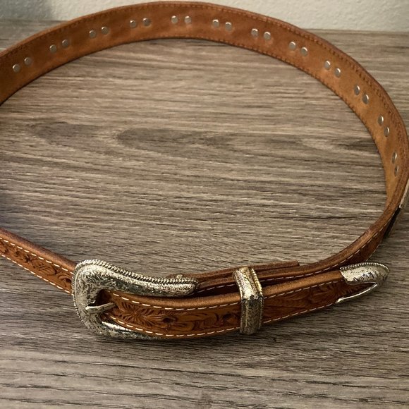 Ranger Belt Company Reddish Brow Silver Medallion Tooled  Genuine Leather Belt - Picture 2 of 10